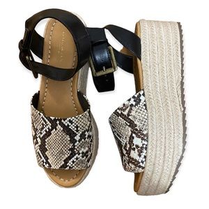 ❌SOLD❌Snakeprint boho platform heels